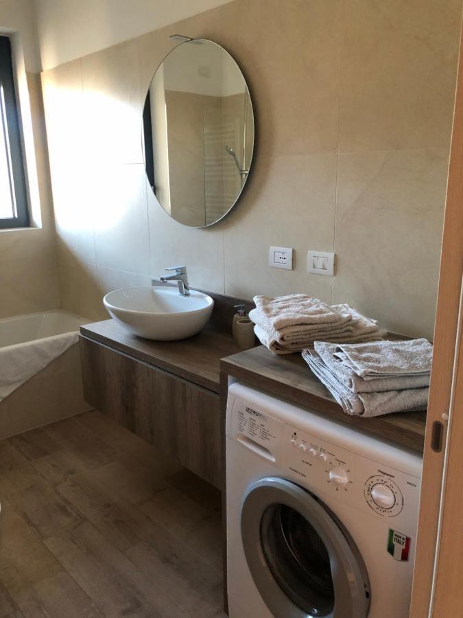 Loft With Terrace In Uptown Milan Near Rho Fiera Apartment Pero Bagian luar foto