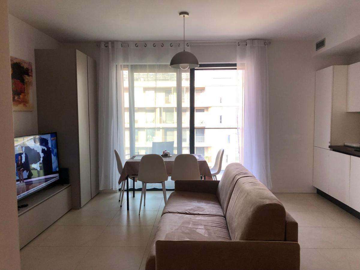 Loft With Terrace In Uptown Milan Near Rho Fiera Apartment Pero Bagian luar foto